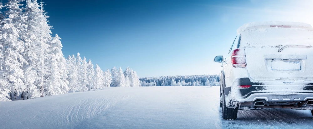 voiture pour un voyage en hiver